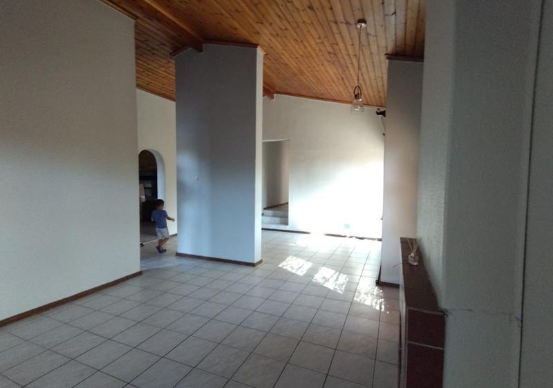 To Let 3 Bedroom Property for Rent in Protea Heights Western Cape